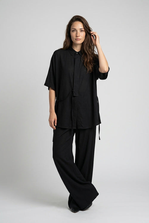 Casual Shirt with Stripe – front view of the loose black drop-shoulder shirt with wide-leg trousers