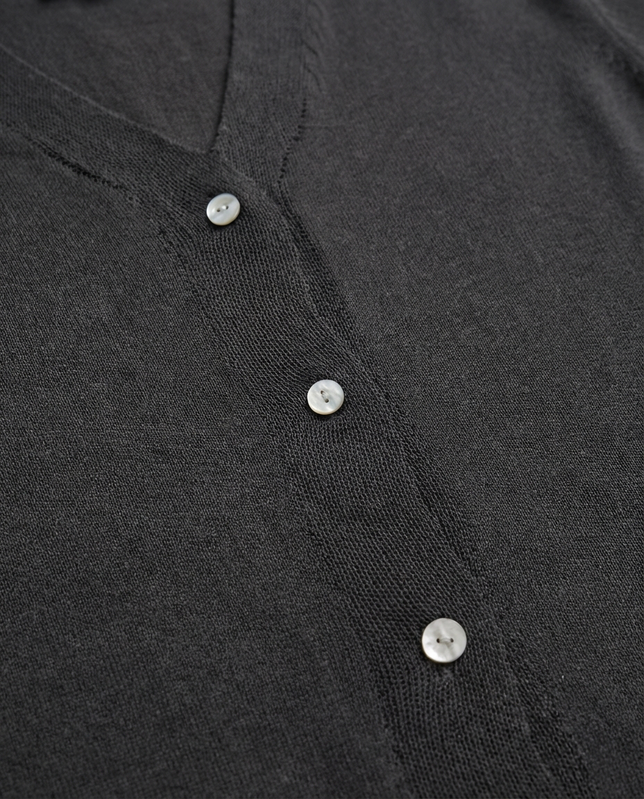 TK00020_Black Knitted Cardigan with Shell-like Button